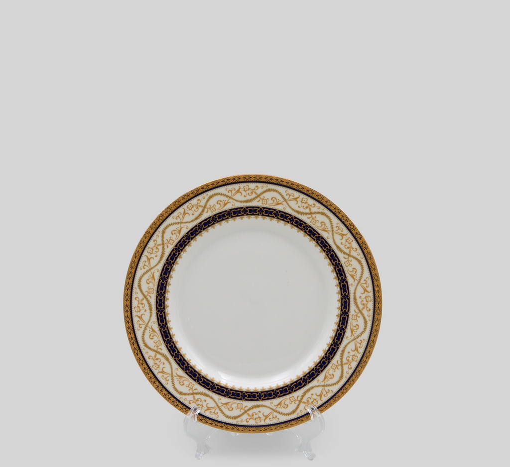A 77-piece porcelain dinner set