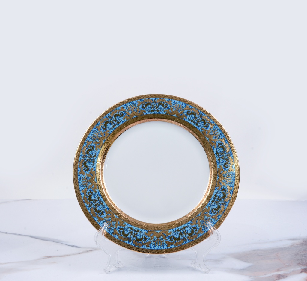 A 77 -piece porcelain dinner set