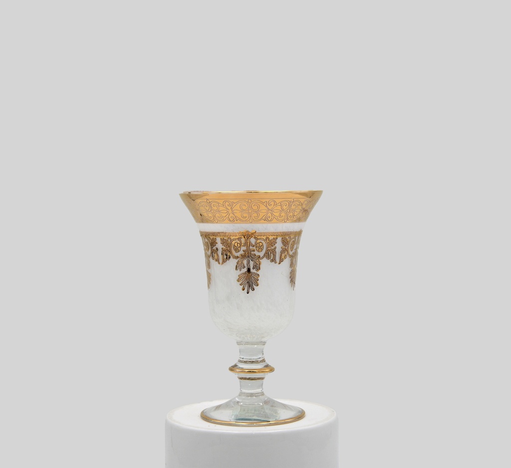 Crystal juice tumblers with a base